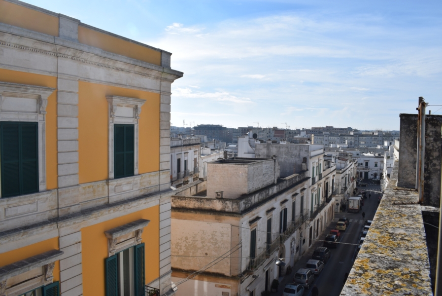 Abitazioni antiche con terrazzo